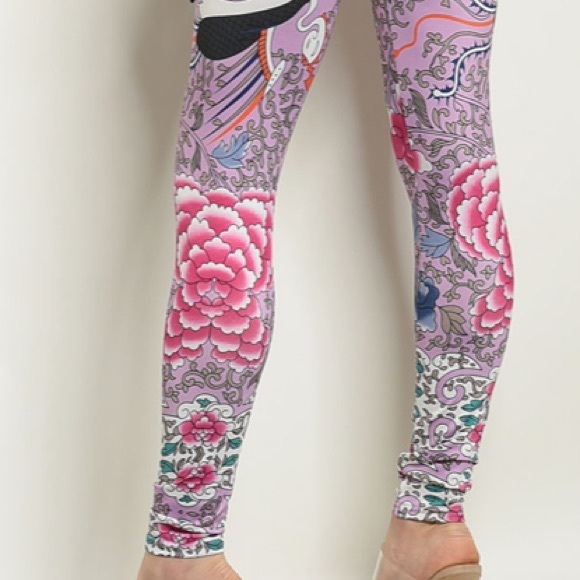 Lavender V-neck floral crop top + pants set, 🦄🔮 - Picture 8 of 8